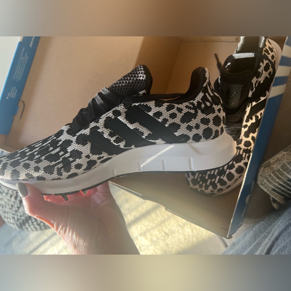 Leopard Swift Run Shores